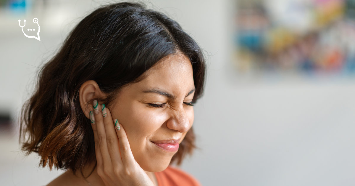 Ból ucha po kąpieli? Lekarz ostrzega: to może być groźne „ucho pływaka”